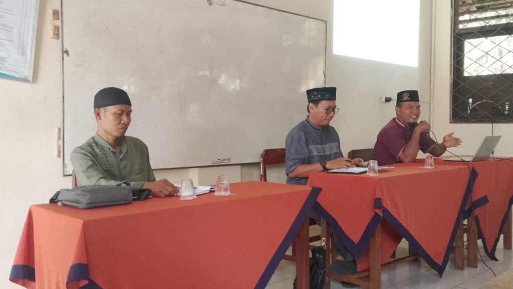 Bekali Pengawas, Kepala MTs WI: Jalankan Amanah Ujian dengan Niat Ibadah